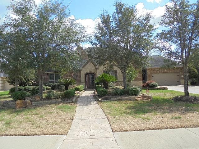 Spacious front yard and elegant styling!