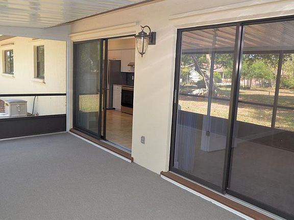 5th image of 2704 Cambridge Dr