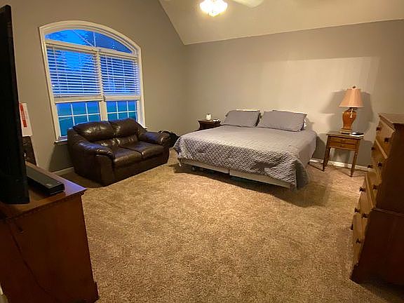 3rd image of 200 Cherry Ln