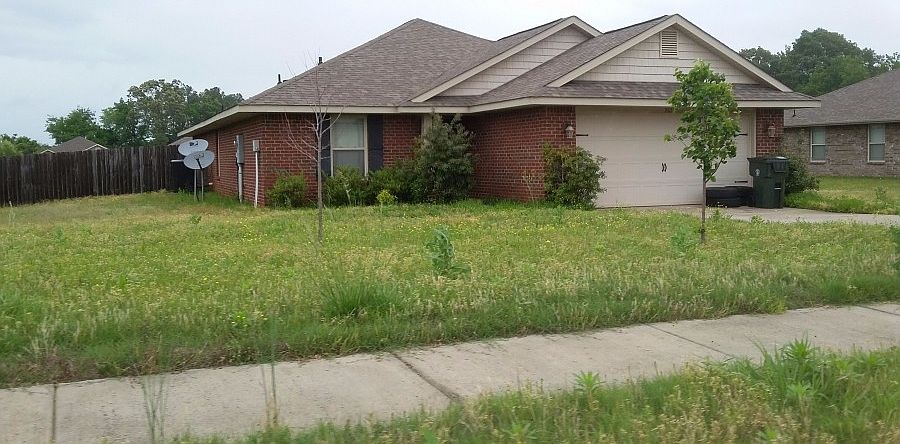 2nd image of 207 Candlenut Ct
