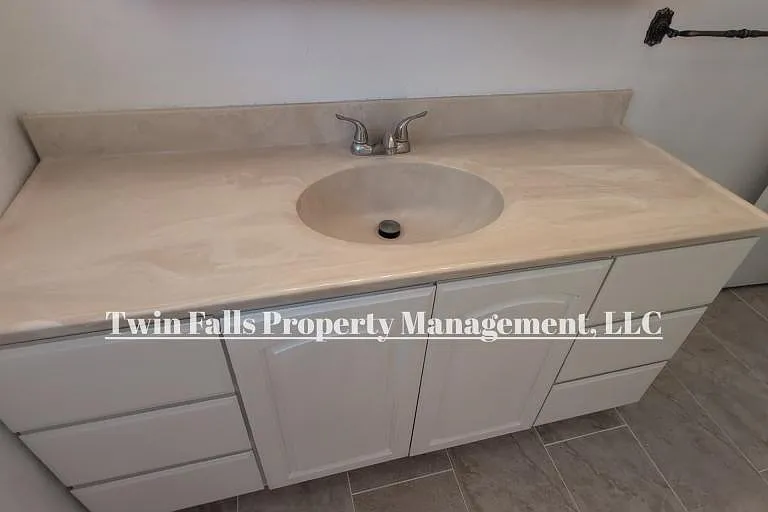 3073 Vickie Ln — Photo 16