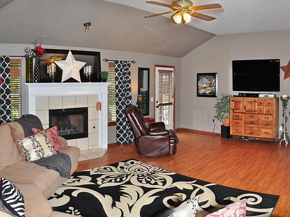3rd image of 620 SW 153rd St