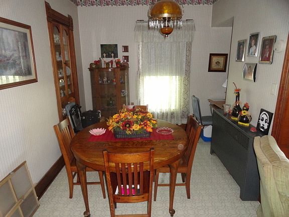 5th image of 327 E Farmer St