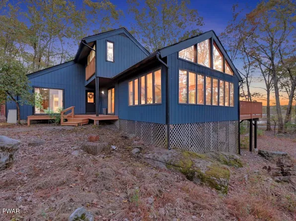 111 Fairway Dr, Lords Valley, PA 18428