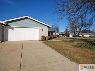 402 Metuchen Dr #C, Monroe Township, NJ 08831