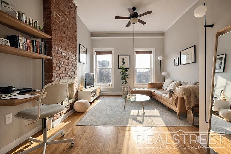 1st image of 479 Hicks St APT 3R