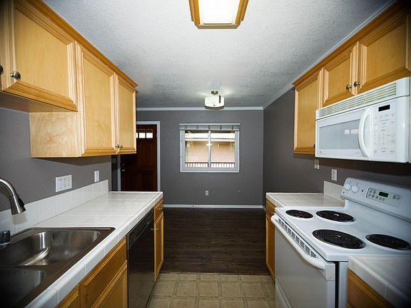5th image of 2041 E Grand Ave Unit 25