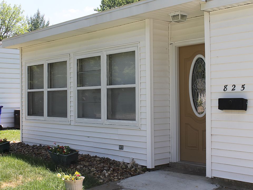 FRONT OF HOUSE