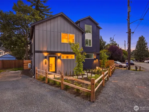 12038 Hiram Place NE, Seattle, WA 98125