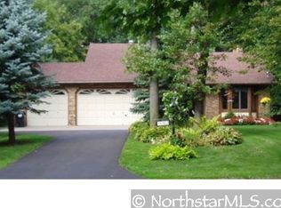 907 Lois Ln, Lino Lakes, MN 55014