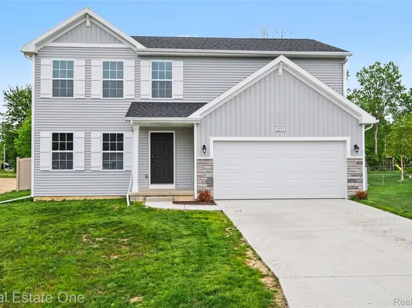 2273 Apple Tree Dr, Burton, MI 48519