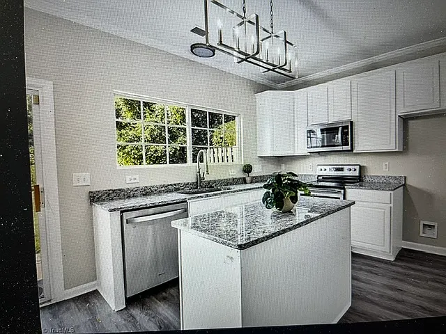 1924 Munn Cir — Photo 3