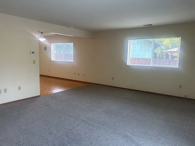 2149 Woodcrest Ct — Photo 12