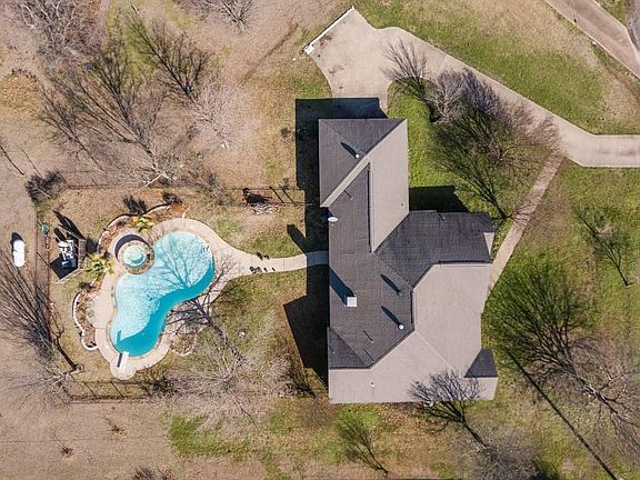 3rd image of 103 Copperfield Ct