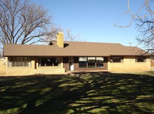 202 N 15th St, Lamesa, TX 79331