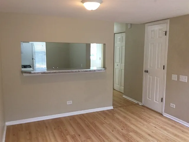 195 Half Moon Cir — Photo 4