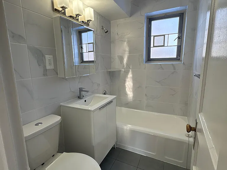 196-15 65th Cres #2C — Photo 7