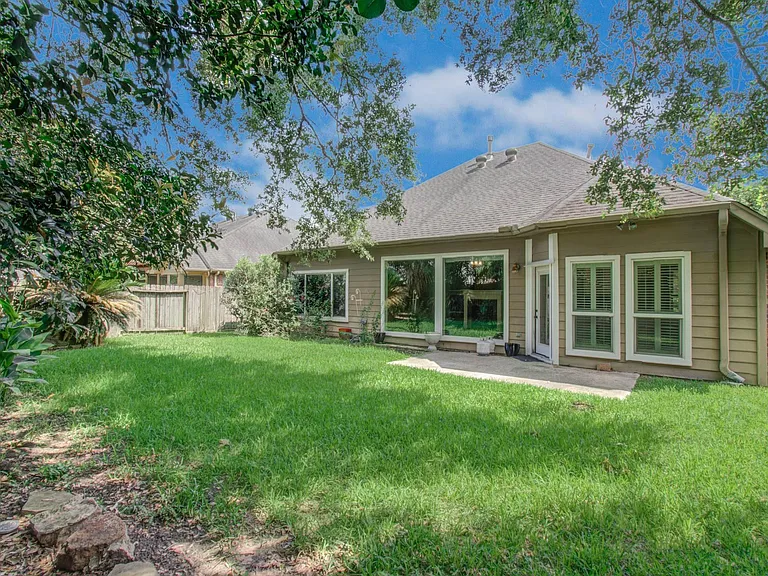 22539 Bristolwood Ct — Photo 39