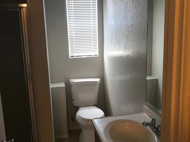 2430 S 5th Ave — Photo 5