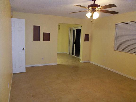 3rd image of 1521 E Crescent Cir