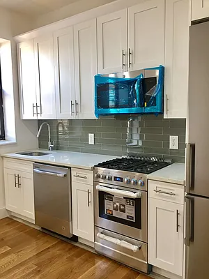 Rented by Uptown Flats LLC | media 2