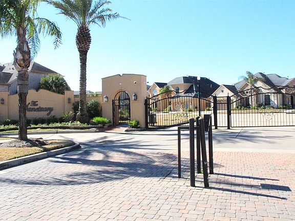 4th image of 2229 Lake Cove Way