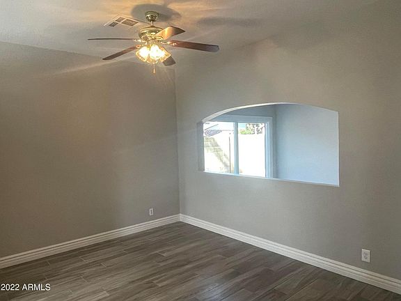 3rd image of 906 E Park Ave