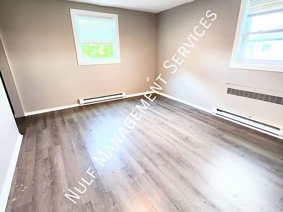 4th image of 127 Constitution Cir