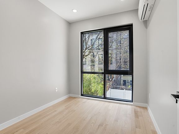 5th image of 356 E 8th St #202