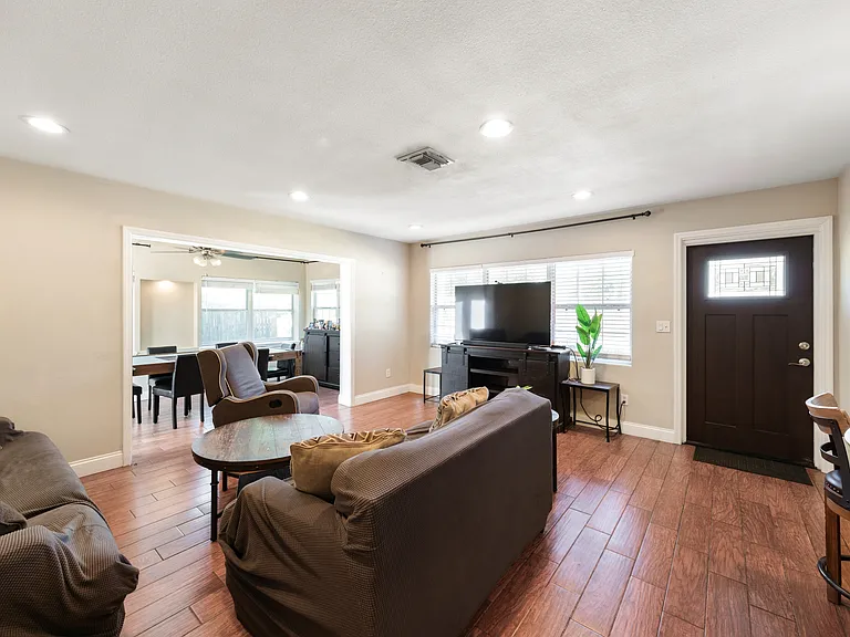 1211 Robin Rd — Photo 9