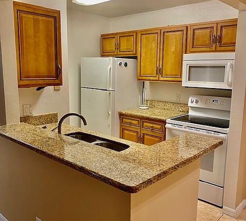 4th image of 3815 Bowline Cir Unit 102