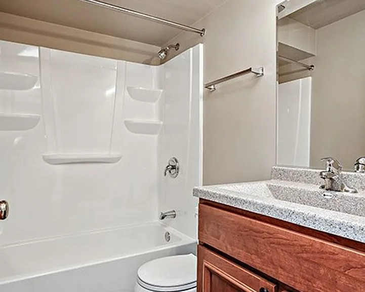 331 E Fullerton Ave — Photo 2