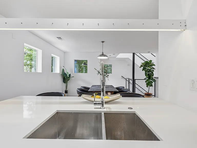 4214 Swiss Ave #A — Photo 9