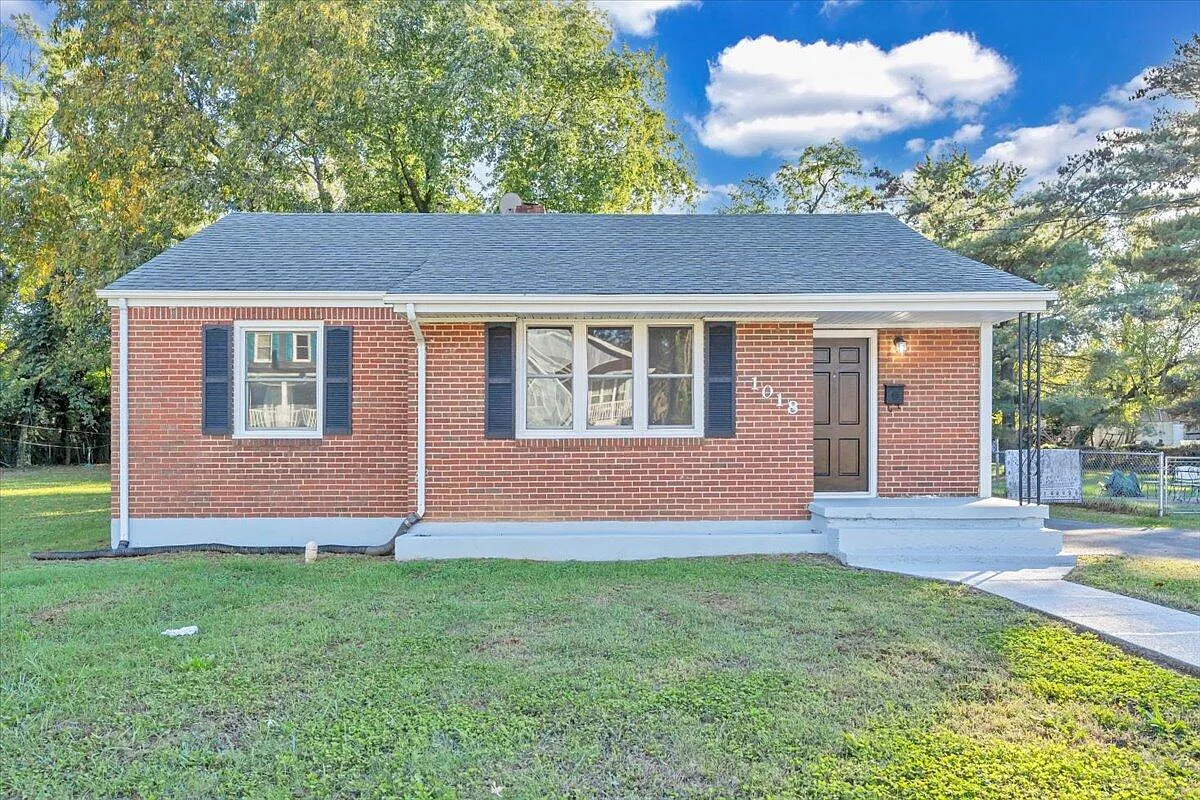 1018 Greenhurst Ave NW photo 1