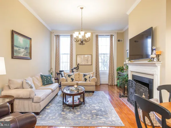 924 Spruce St APT 201, Philadelphia, PA 19107