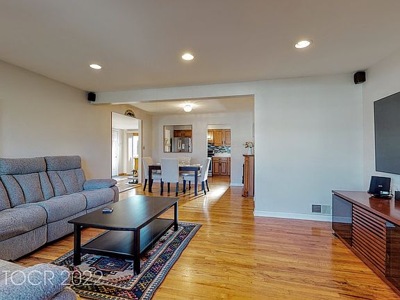 4th image of 402 Congress St
