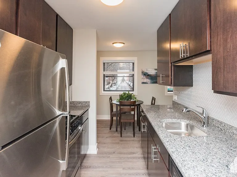 550 W Surf St #311 — Photo 10