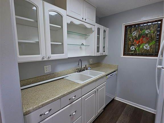 4th image of 1006 W Maple Ave #B