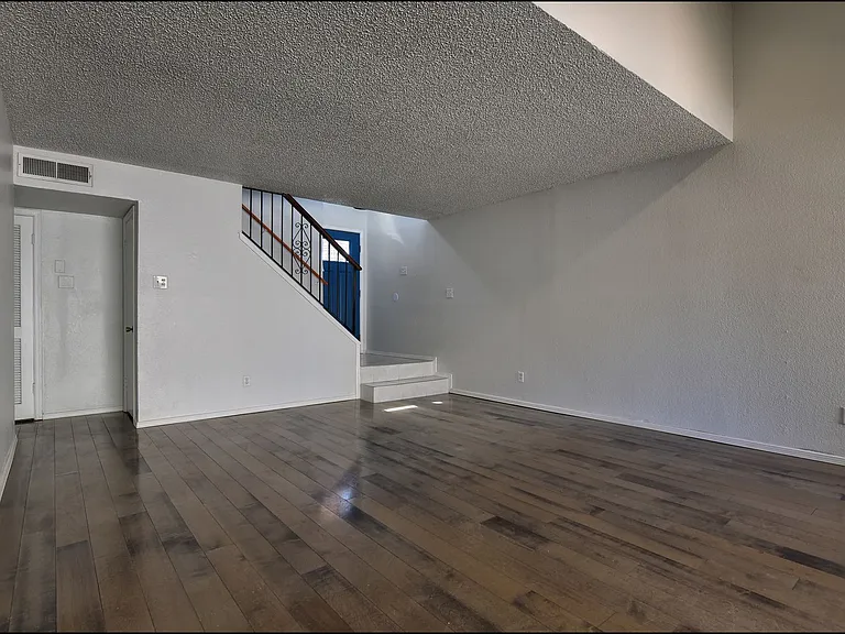 7113 Orizaba Ave — Photo 8