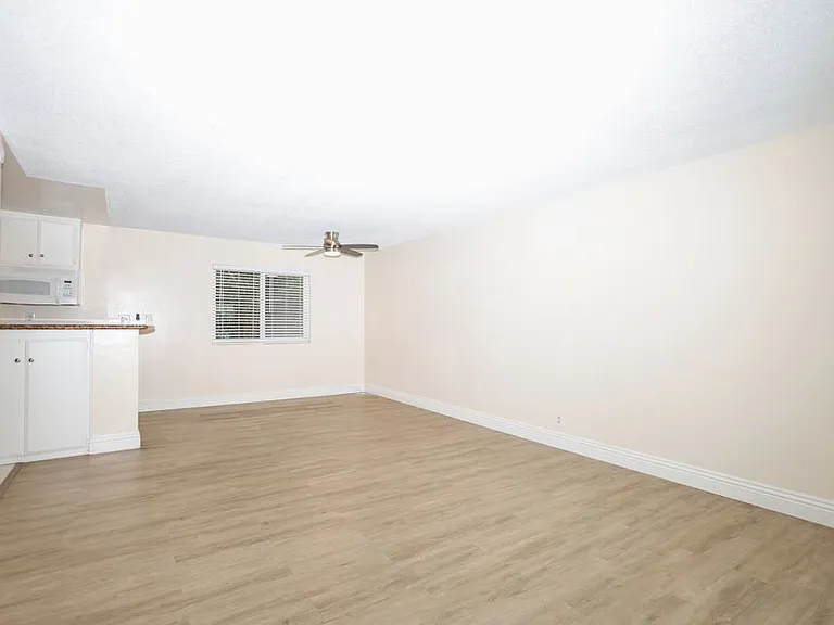 Oceanaire Villa Apartments — Photo 19