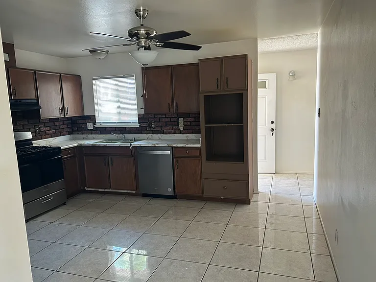 920 Palmhurst Dr — Photo 23