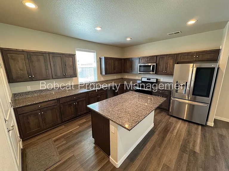 914 Garden Ct — Photo 4