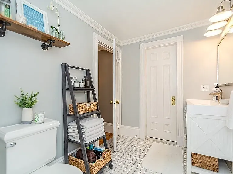 38 Salem St #B — Photo 6