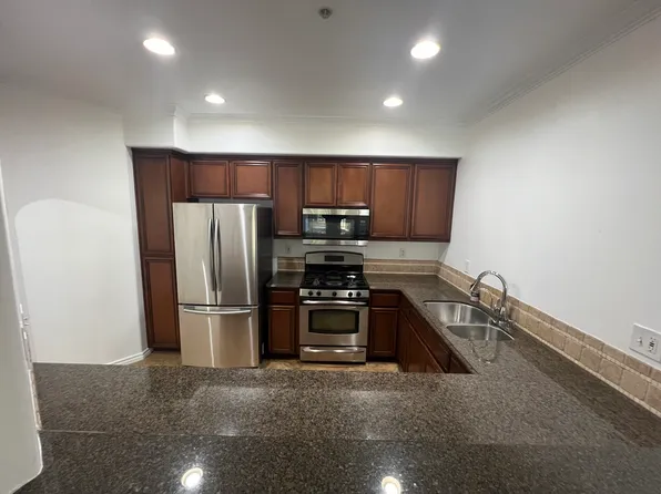 10715 Camarillo St, North Hollywood, CA 91602