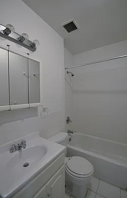 Rented by CITY SKYLINE REALTY INC | media 21