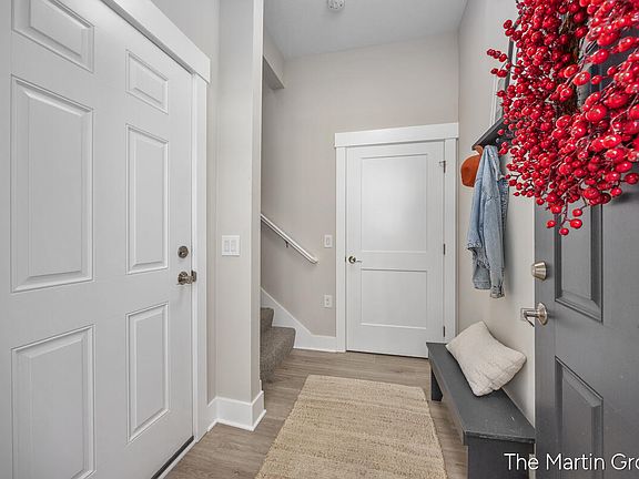 3rd image of 2344 Watertown Way NE