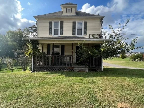 1021 12th St, Vienna, WV 26105