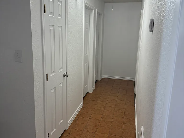 837 Avenue C — Photo 9