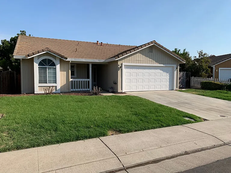 321 Thomsen Rd — Photo 2