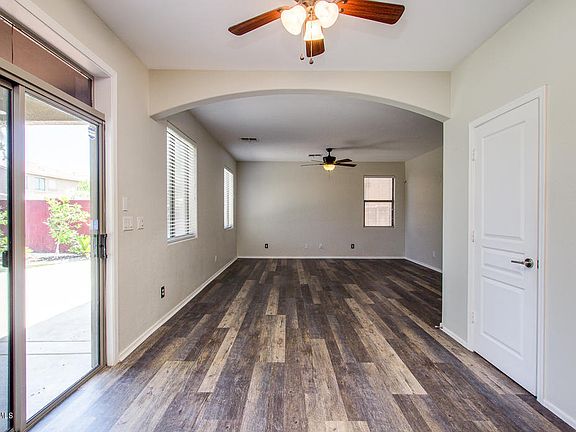 3rd image of 1070 E Saddleback Pl
